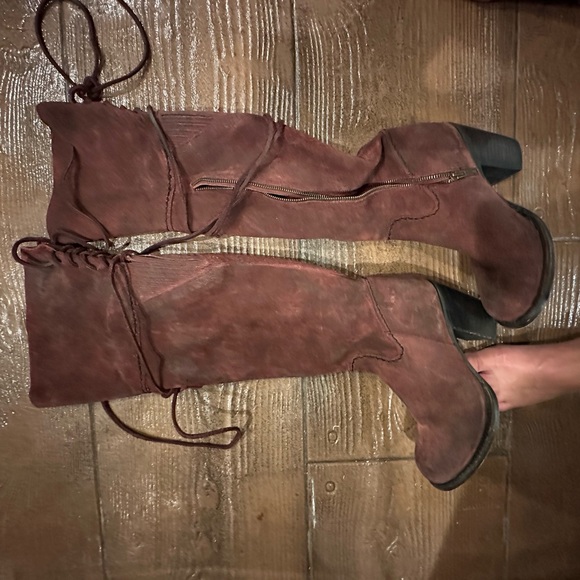 Freebird Brick Boots - Picture 2 of 5